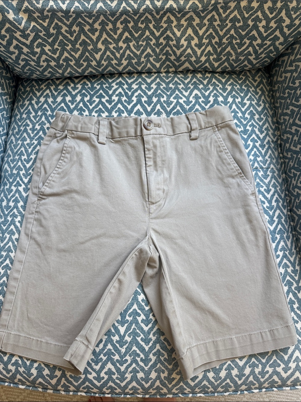 Vineyard vines cotton khaki shorts size 10